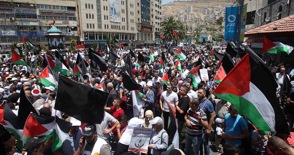 Photo of الفلسطينيون يواصلون فعاليات الغضب رفضًا لورشة البحرين
