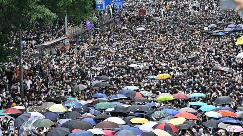 Photo of الآلاف يتظاهرون في هونغ كونغ ضد قانون يسمح بتسليم المطلوبين إلى الصين