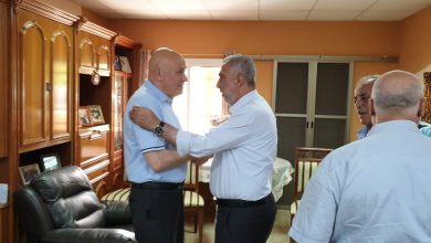 Photo of وفد “من الحريات” في زيارة تهنئة للأسير المحرر باسل غطاس