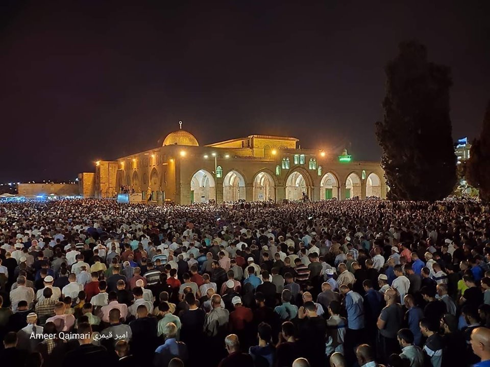 Photo of أكثر من 400 ألف مصل يحيون ليلة الـ 27 من رمضان في “الأقصى”