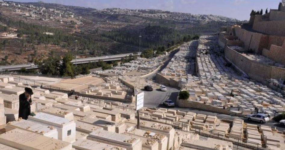 Photo of مقابر جديدة للمستوطنين وسط الخليل