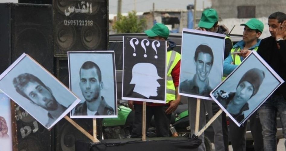 Photo of مسؤولون إسرائيليون: الإفراج عن جنودنا لن يتحقق إلا بصفقة مع حماس