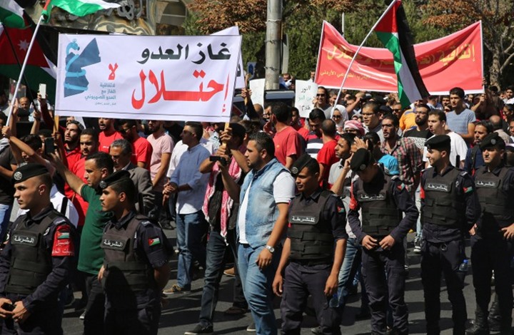 Photo of أردنيون ينذرون الحكومة: لا غاز مسروقا من فلسطين
