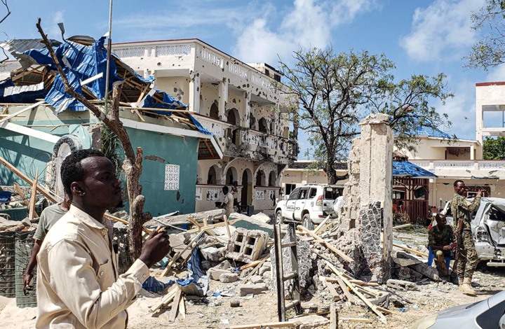 Photo of انتحاري يفجر نفسه في مقهى وسط الصومال