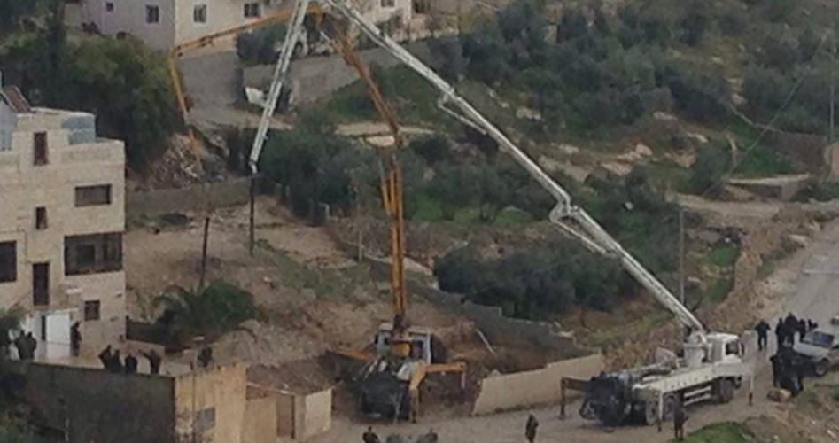 Photo of الاحتلال يأخذ قياسات 100 شقة سكنية مهددة بالهدم جنوب القدس