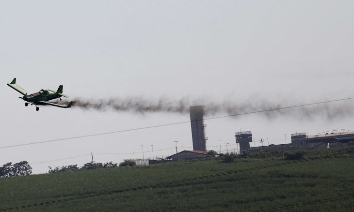 Photo of الغارديان: استخدام إسرائيل للمبيدات بالقرب من غزة يضر بالمحاصيل الفلسطينية