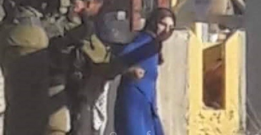 Photo of قوات الاحتلال تعتقل فتاة على حاجز عسكري بالخليل