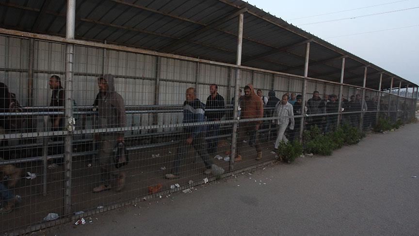 Photo of خلاف أمني إسرائيلي حول السماح لآلاف العمال من غزة بدخول إسرائيل
