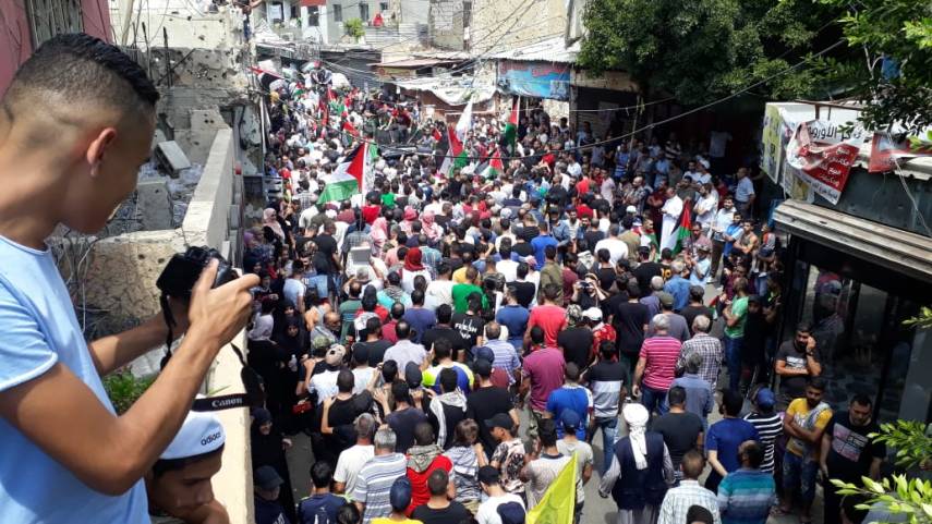 Photo of تظاهرات حاشدة بمخيمات فلسطينية في لبنان رفضًا لقرار وزير العمل