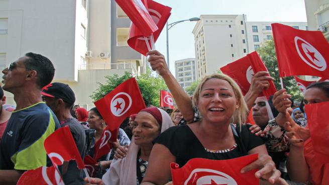 Photo of الانتخابات التشريعية التونسية: وجوه برلمانية تسعى للعودة