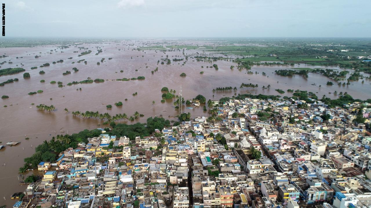 Photo of 144 قتيلا بسبب الفيضانات في الهند.. وإجلاء مئات الآلاف