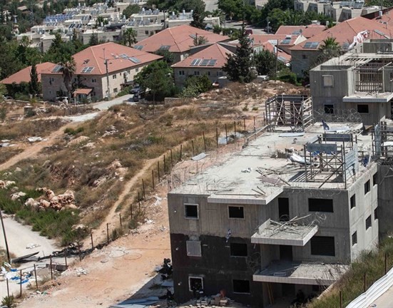 Photo of الاحتلال يخطط لبناء نحو 2400 وحدة استيطانية في الضفة والقدس