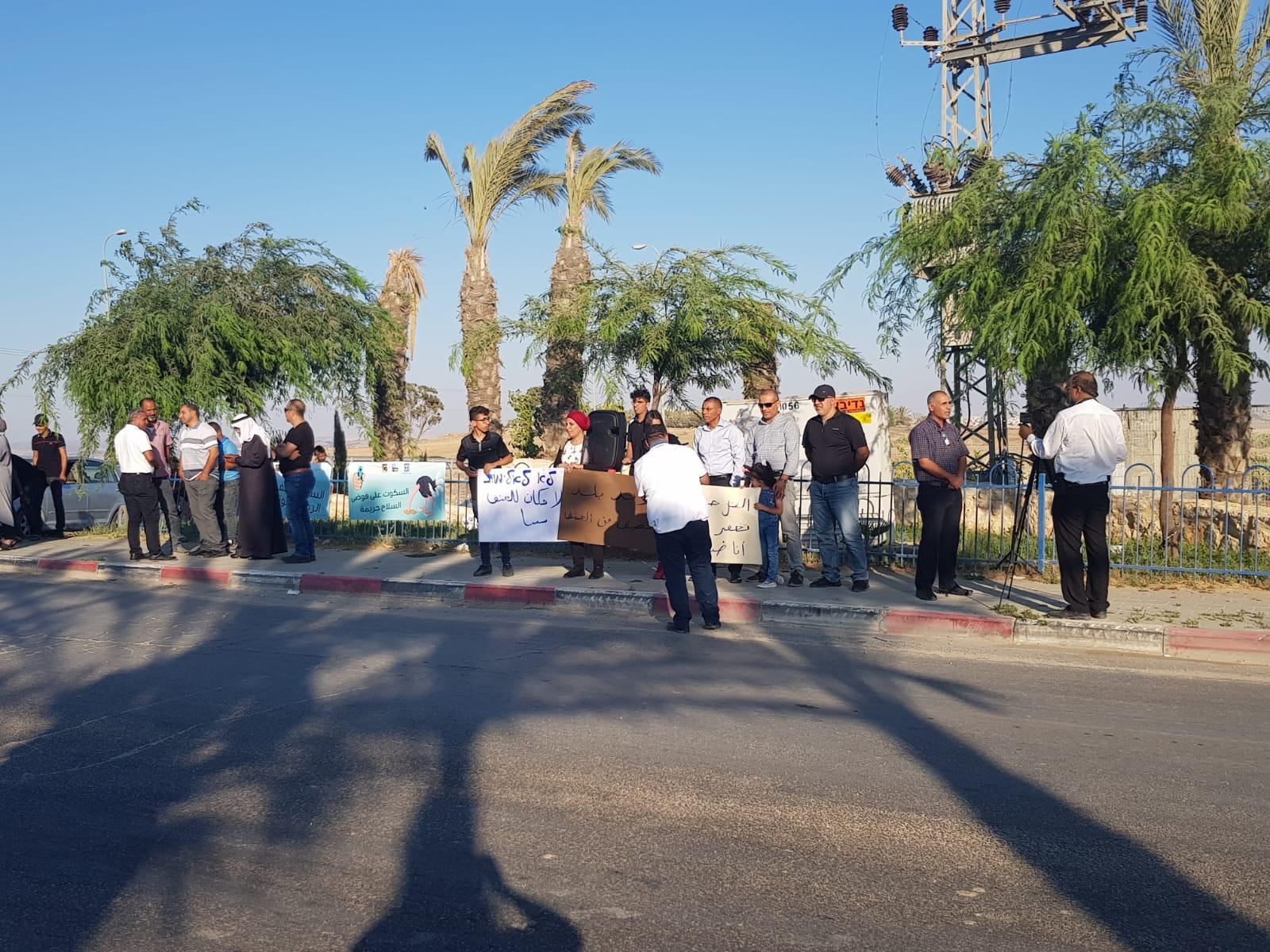 Photo of وقفة احتجاجية في اللقية ضد القتل والعنف
