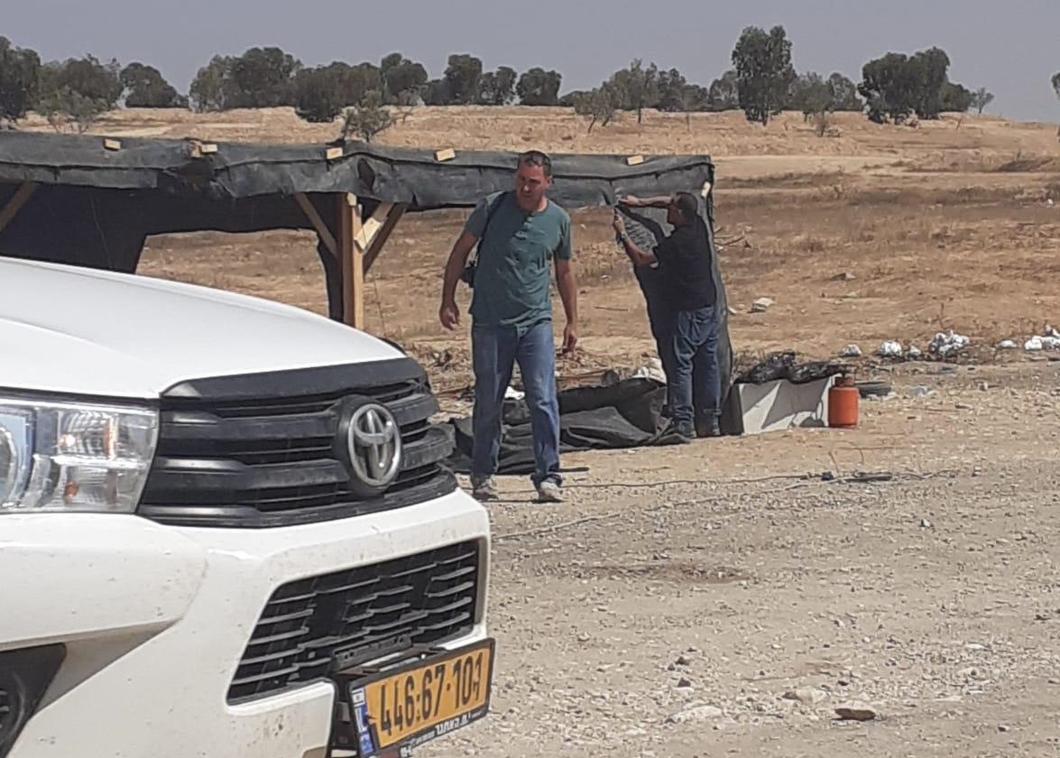 Photo of وسط أعمال بلطجة ونهب… قوات إسرائيلية تقتحم العراقيب وتهدمها للمرة الـ 148(شاهد)