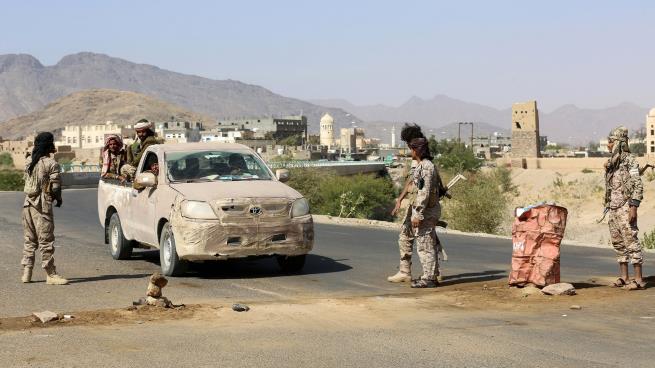 Photo of اشتباكات في شبوة اليمنية بين قوات الحكومة وحلفاء الإمارات