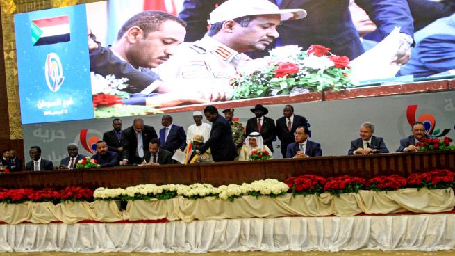Photo of السودان: اضطراب بصفوف “الحرية والتغيير” بسبب تشكيل مجلس السيادة