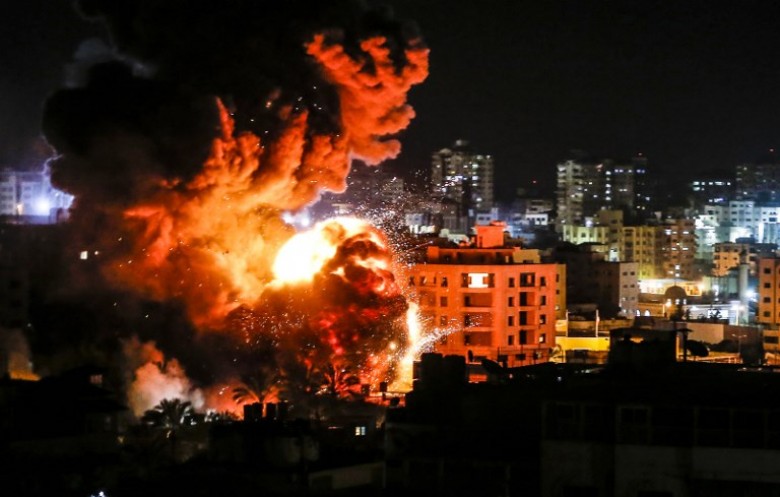 Photo of سلسلة غارات إسرائيلية على أهداف للمقاومة وسط غزة