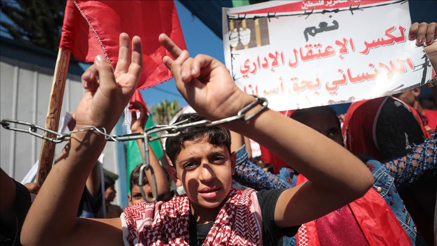 Photo of وقفة بغزة تضامنًا مع المعتقلين الفلسطينيين في السجون الإسرائيلية