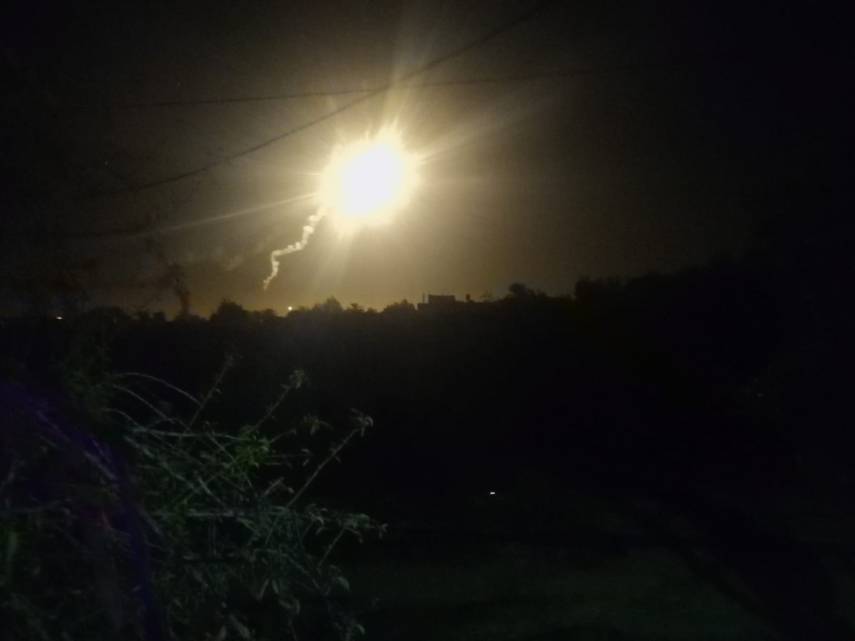 Photo of قصف إسرائيلي وإطلاق نار متبادل شرق دير البلح