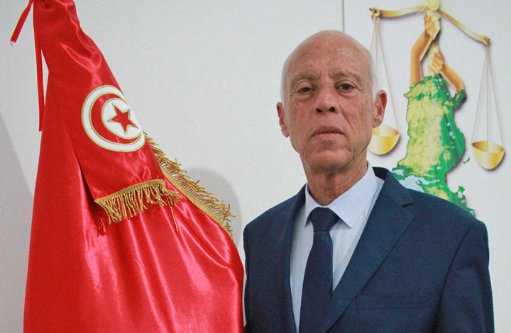 Photo of قيس سعيّد.. مفاجأة السباق الانتخابي الرئاسي في تونس