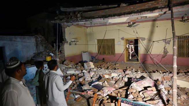 Photo of باكستان: دفن 24 شخصاً قضوا في زلزال كشمير