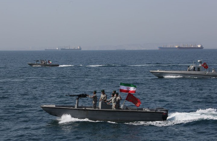 Photo of إيران تحتجز 7 قوارب صيد بخليج عمان على متنها 24 أجنبيا
