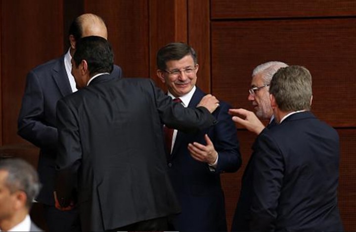 Photo of الحزب الحاكم بتركيا يحدد مهلة لداوود أوغلو للدفاع عن نفسه