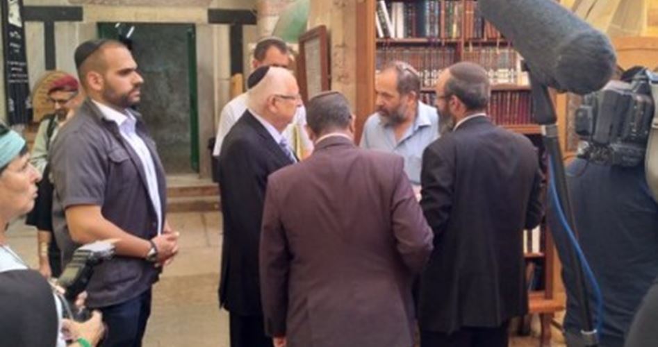 Photo of الرئيس الإسرائيلي يقتحم المسجد الإبراهيمي