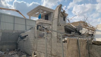Photo of هدم منزل لعائلة زيتون في حي المحطة باللد