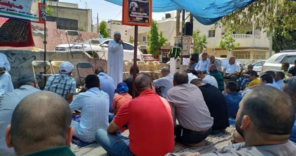 Photo of أداء “الجمعة” بخيمة الاعتصام في أبو ديس إسنادا للأسرى