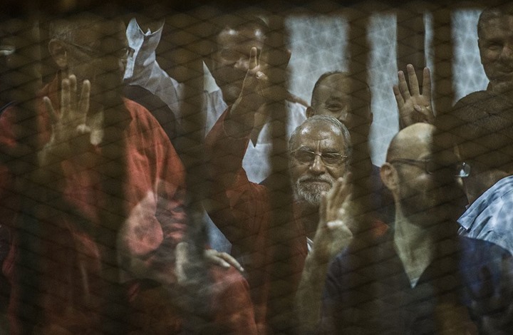Photo of قضاء مصر يصدر أحكاما بالسجن المؤبد بحق قيادات بالإخوان