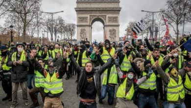 Photo of للأسبوع الـ44.. “السترات الصفراء” تتظاهر في شوارع فرنسا