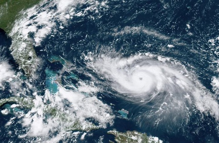 Photo of الإعصار دوريان يقتل 5 في جزر الباهاما ويهدد الساحل الأمريكي