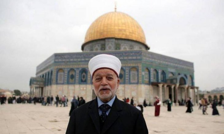 Photo of مفتي القدس يحرّم تزويج من يبيع الأرض للأعداء ودفنه بمقابر المسلمين