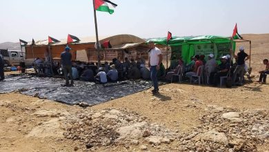 Photo of مصلون يؤدون الجمعة على أراضي “السواحرة” ببادية القدس