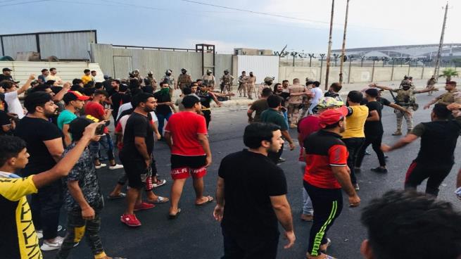 Photo of 121 قتيلاً حصيلة تظاهرات العراق… وترقب لقرارات حكومية جديدة
