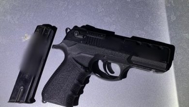 Photo of اتهام 4 أشخاص بينهم محام من المشهد وكفر كنا بحيازة سلاح