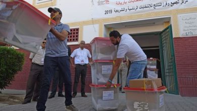 Photo of التونسيون يتوجهون لانتخاب برلمانهم الثالث منذ الثورة