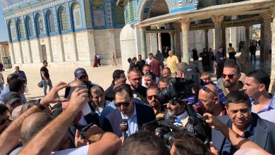 Photo of وسط رفض فلسطيني: المنتخب السعودي لكرة القدم يزور الأقصى