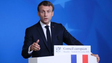 Photo of ماكرون: ارتداء الحجاب في الأماكن العامة ليس شأني