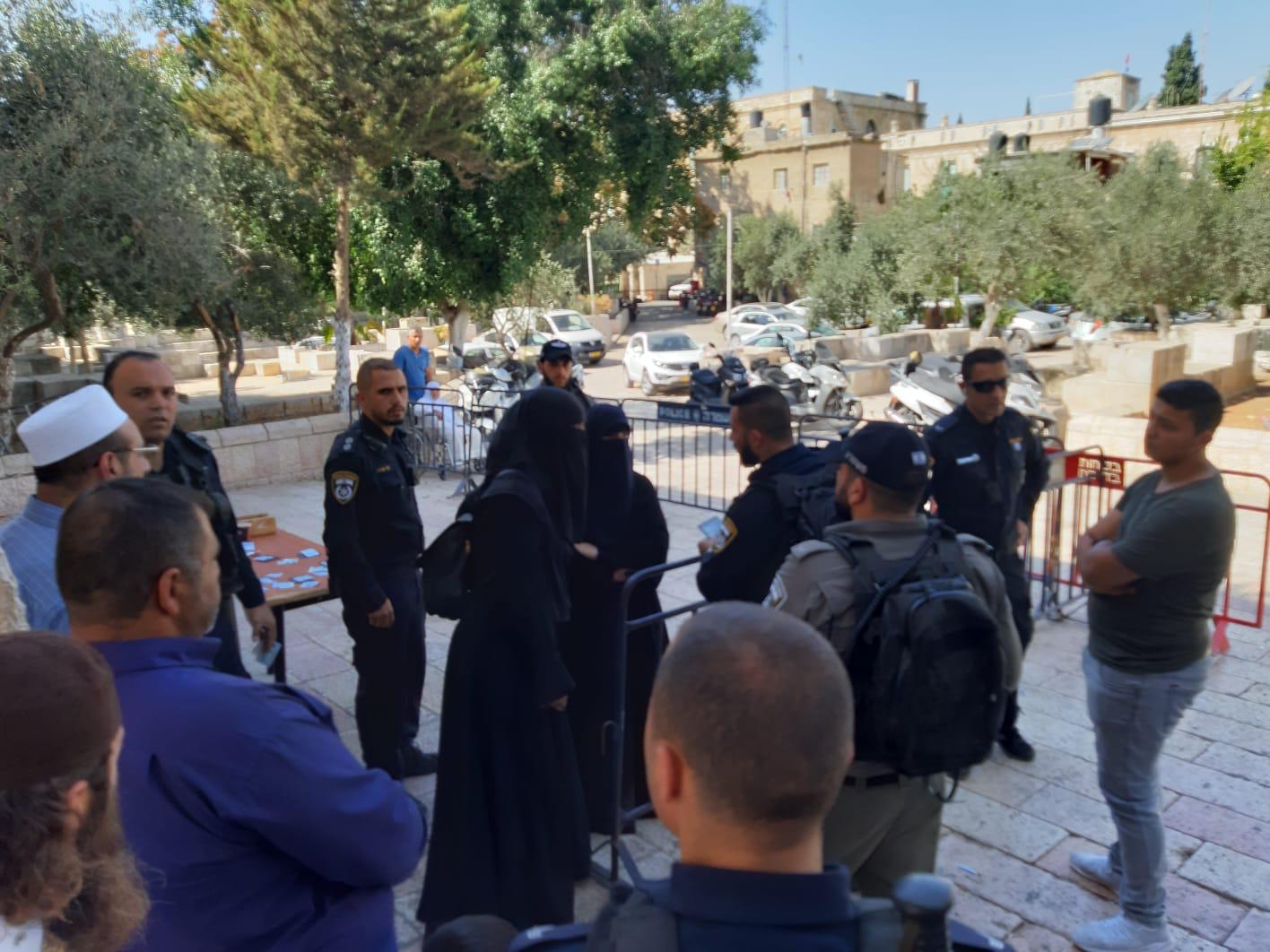 Photo of القدس: اعتقال عددًا من المصلين بالمسجد الأقصى