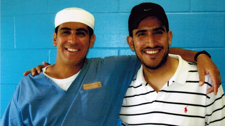 Photo of خلال 15 عاما بسجون أميركا.. كويتي أسلم على يديه المئات وألّف 22 كتابا