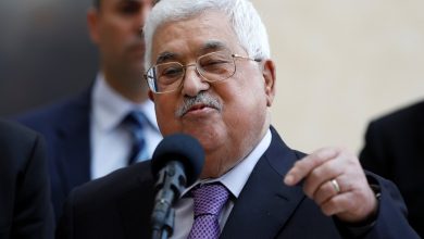 Photo of قناة عبرية: عباس تخلى عن المبادئ وكان عمليًا باستلام “المقاصة”