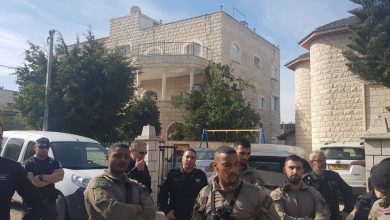 Photo of أم الفحم: قوات كبيرة من الشرطة والمخابرات تقتحم منزل القيادي الدكتور سليمان أحمد