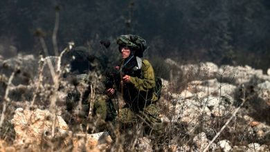 Photo of عشرات الاختناقات بصفوف الطلبة باستهداف الاحتلال مدارس بالخليل