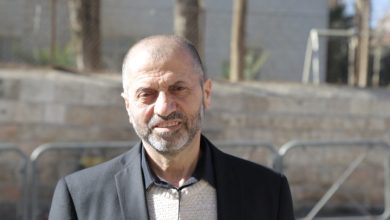 Photo of أم الفحم: قوات من الشرطة والمخابرات تقتحم منزل القيادي الدكتور سليمان بزعم التفتيش عن مواد تتعلق بمنظمة “محظورة”