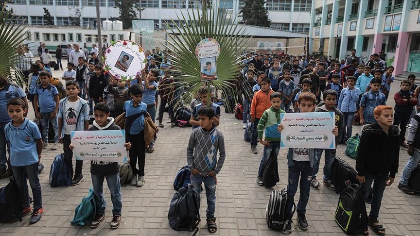 Photo of وقفة احتجاجية ضد الجرائم الإسرائيلية بحق قطاع التعليم في غزة
