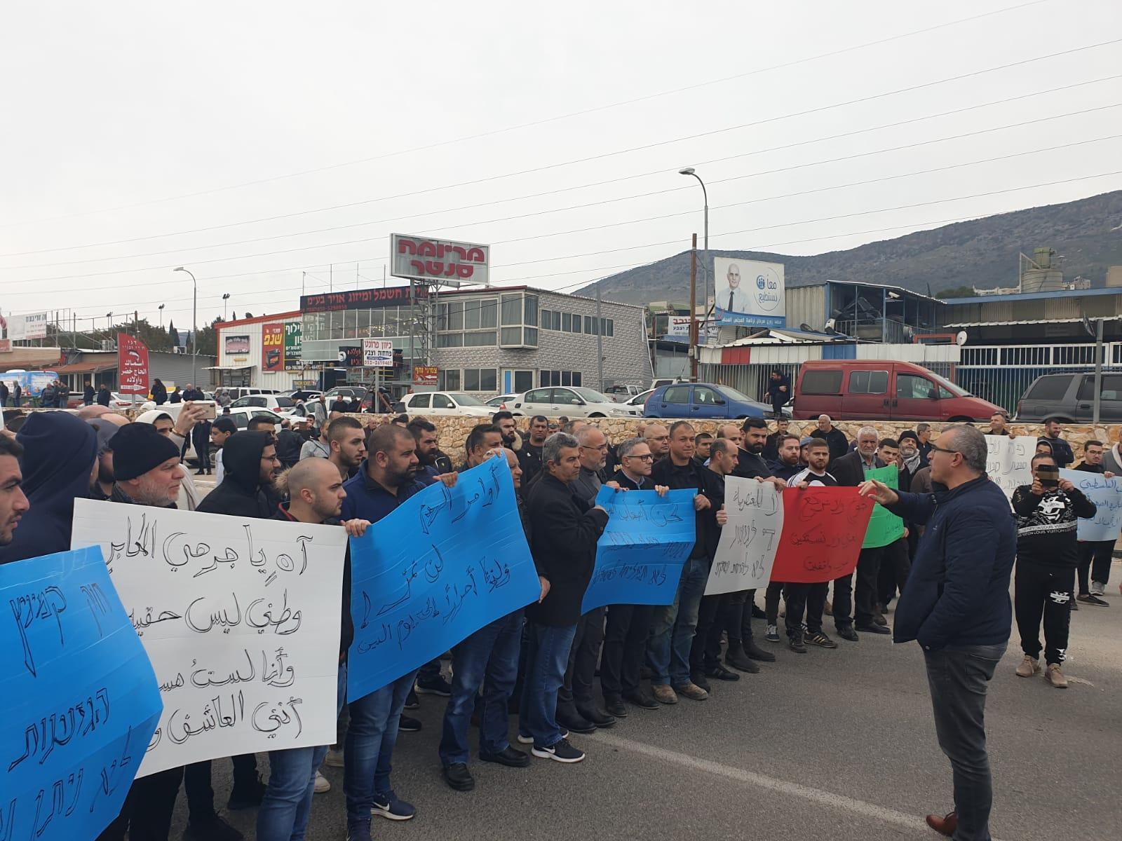 Photo of تظاهرة في نحف ضد إغلاق شارع 85 وأوامر إخلاء محال تجارية