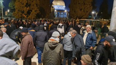 Photo of الآلاف يصلون الفجر في الأقصى متحدين كل اجراءات الاحتلال