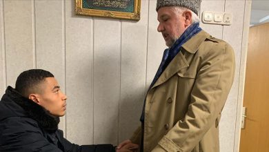 Photo of كاميروني يشهر إسلامه إثر نجاته من هجوم هاناو العنصري